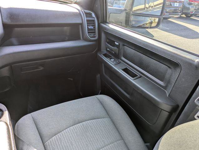 Used 2024 RAM 3500 Tradesman w/ Chrome Appearance Group AWD/4WD image 17