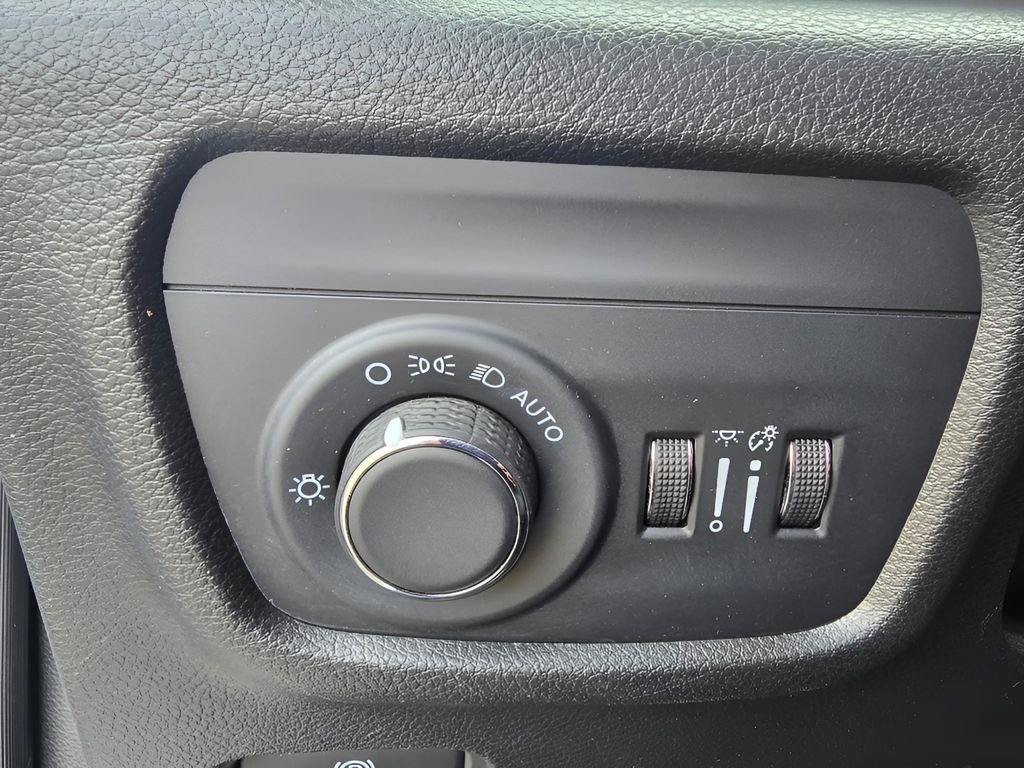 Used 2024 Jeep Grand Cherokee Laredo image 25