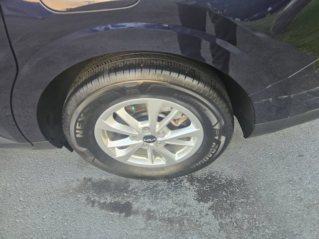Used 2024 Kia Carnival LX FWD image 21