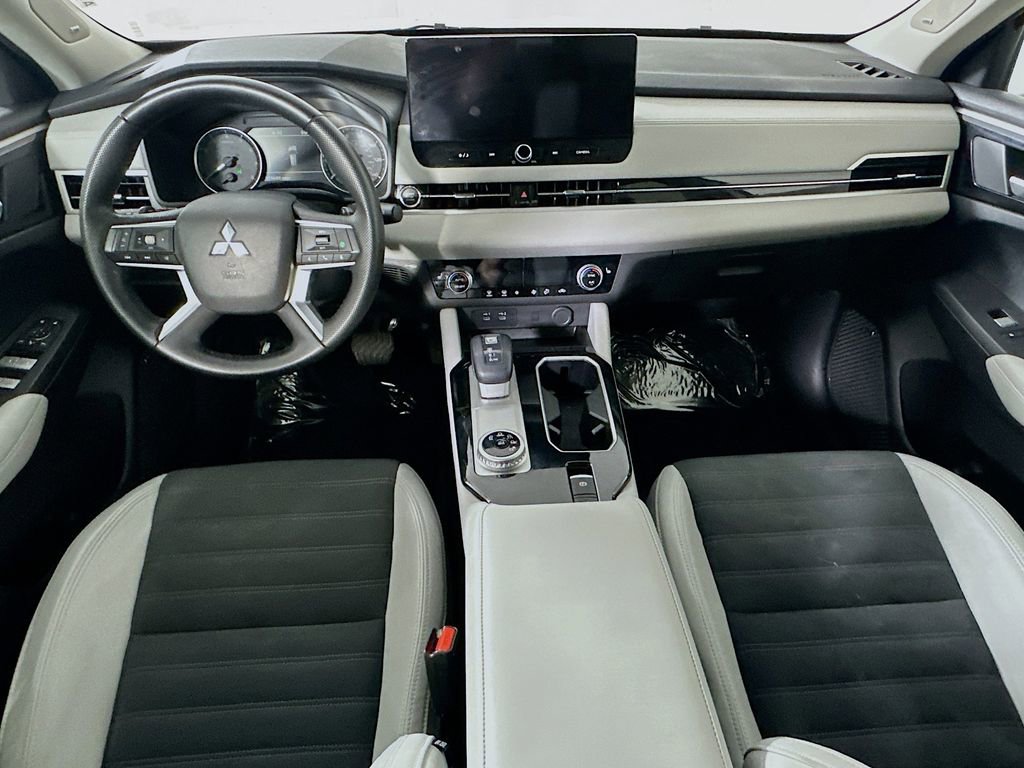 Used 2025 Mitsubishi Outlander SE FWD image 17