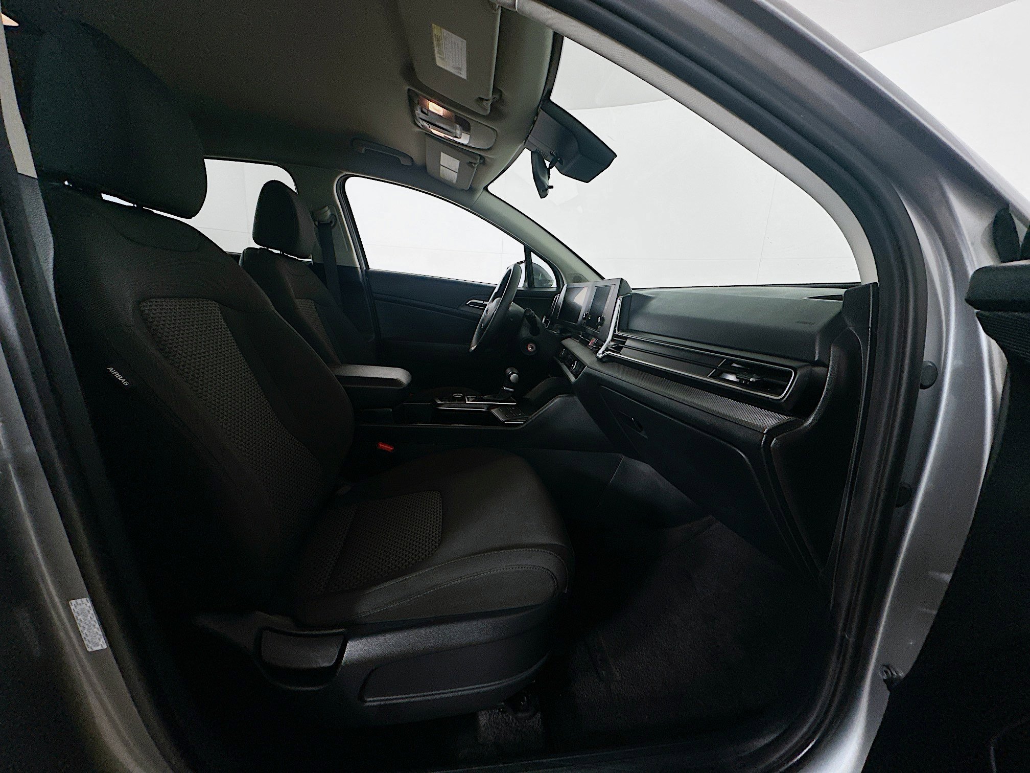 Used 2025 Kia Sportage LX AWD/4WD image 30
