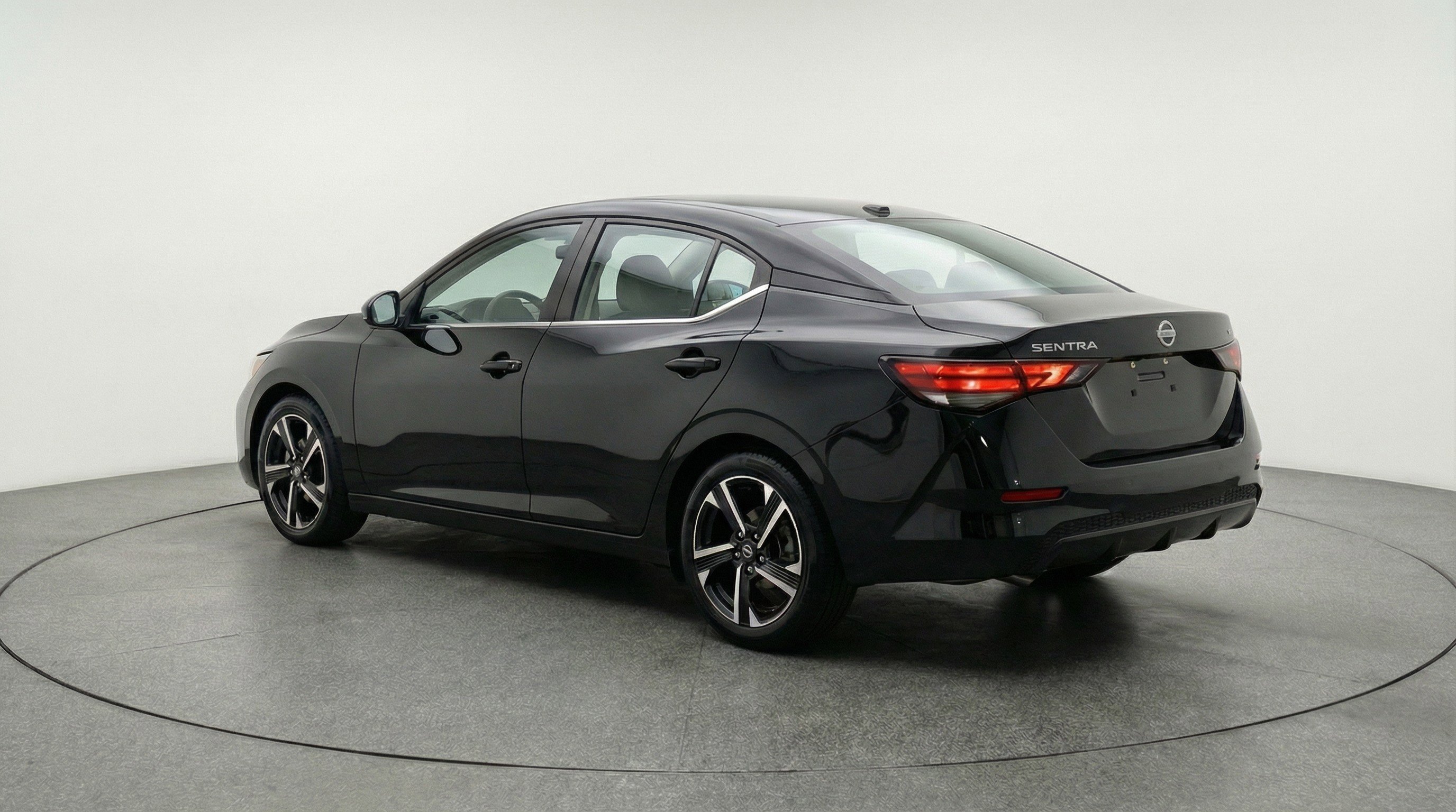 Used 2025 Nissan Sentra SV image 6