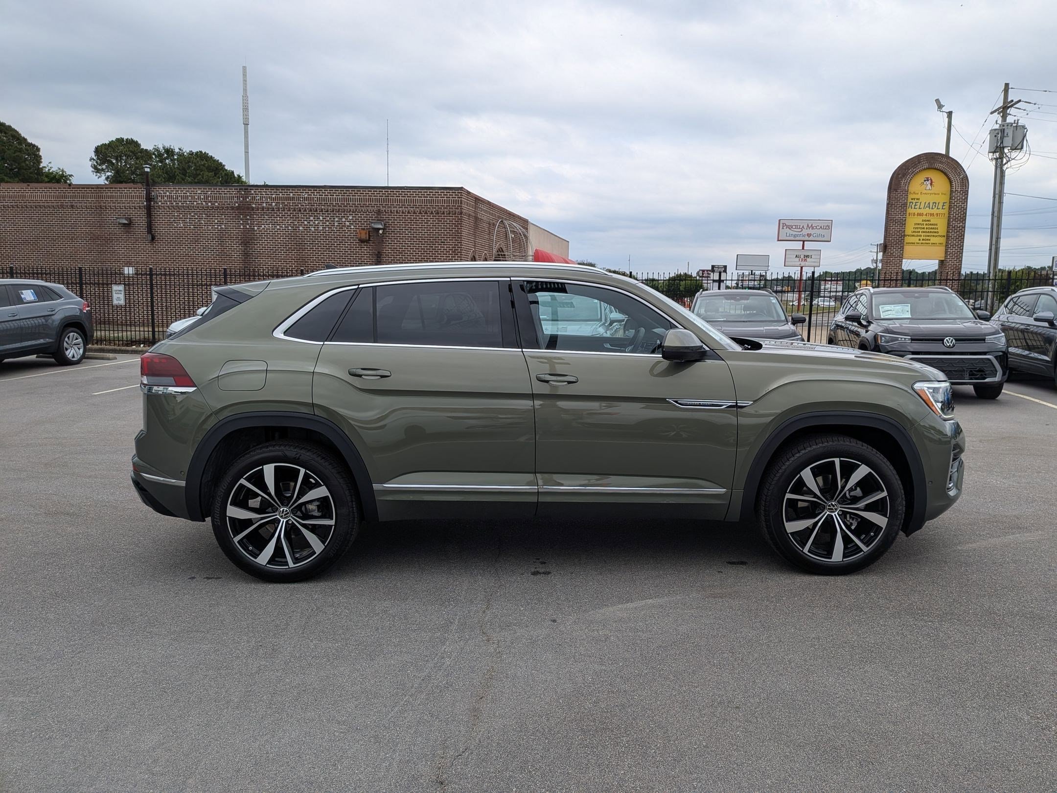 New 2026 Volkswagen Atlas Cross Sport SEL Premium R-Line AWD/4WD image 2