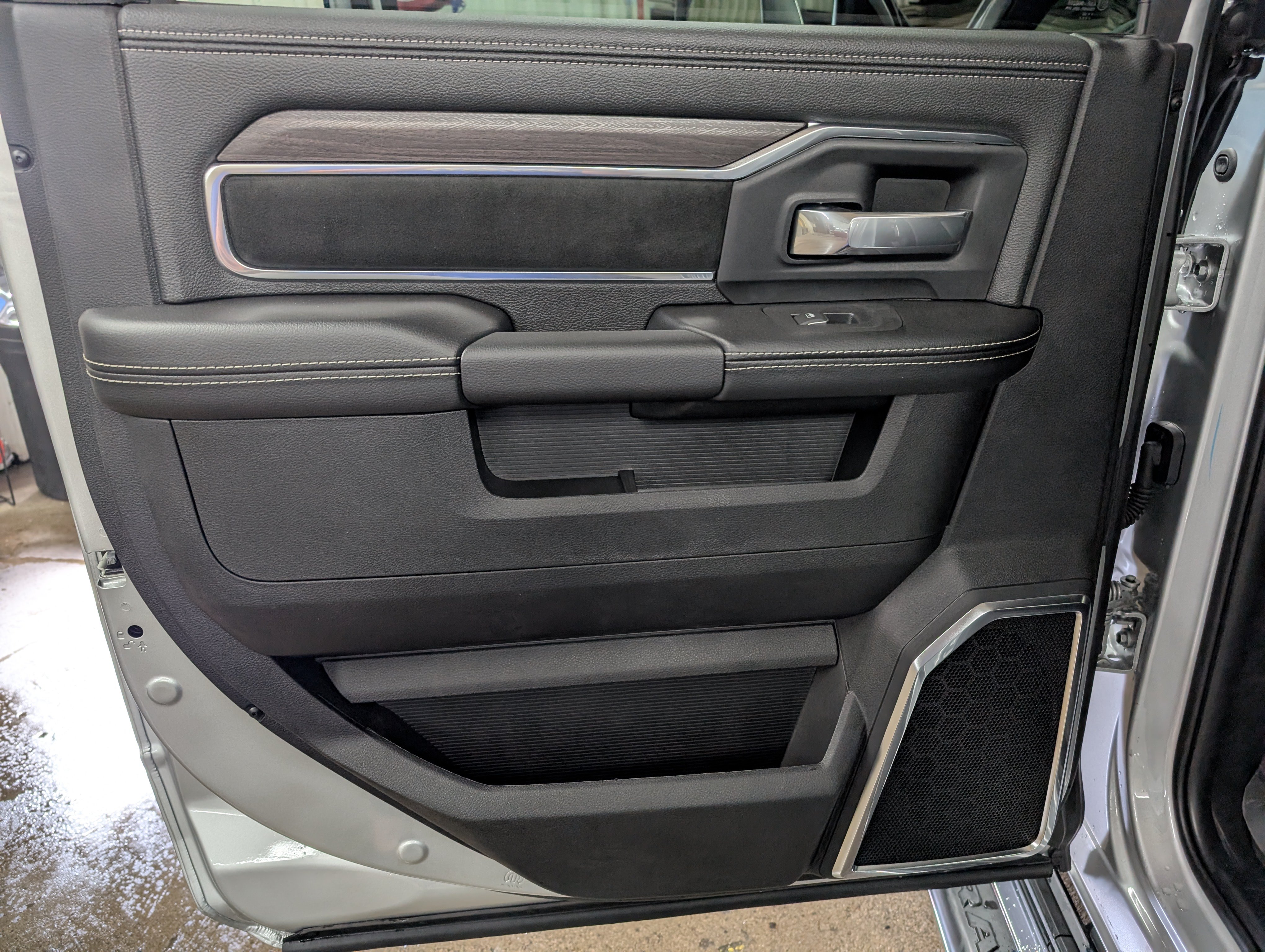 New 2026 RAM 3500 Laramie AWD/4WD image 17
