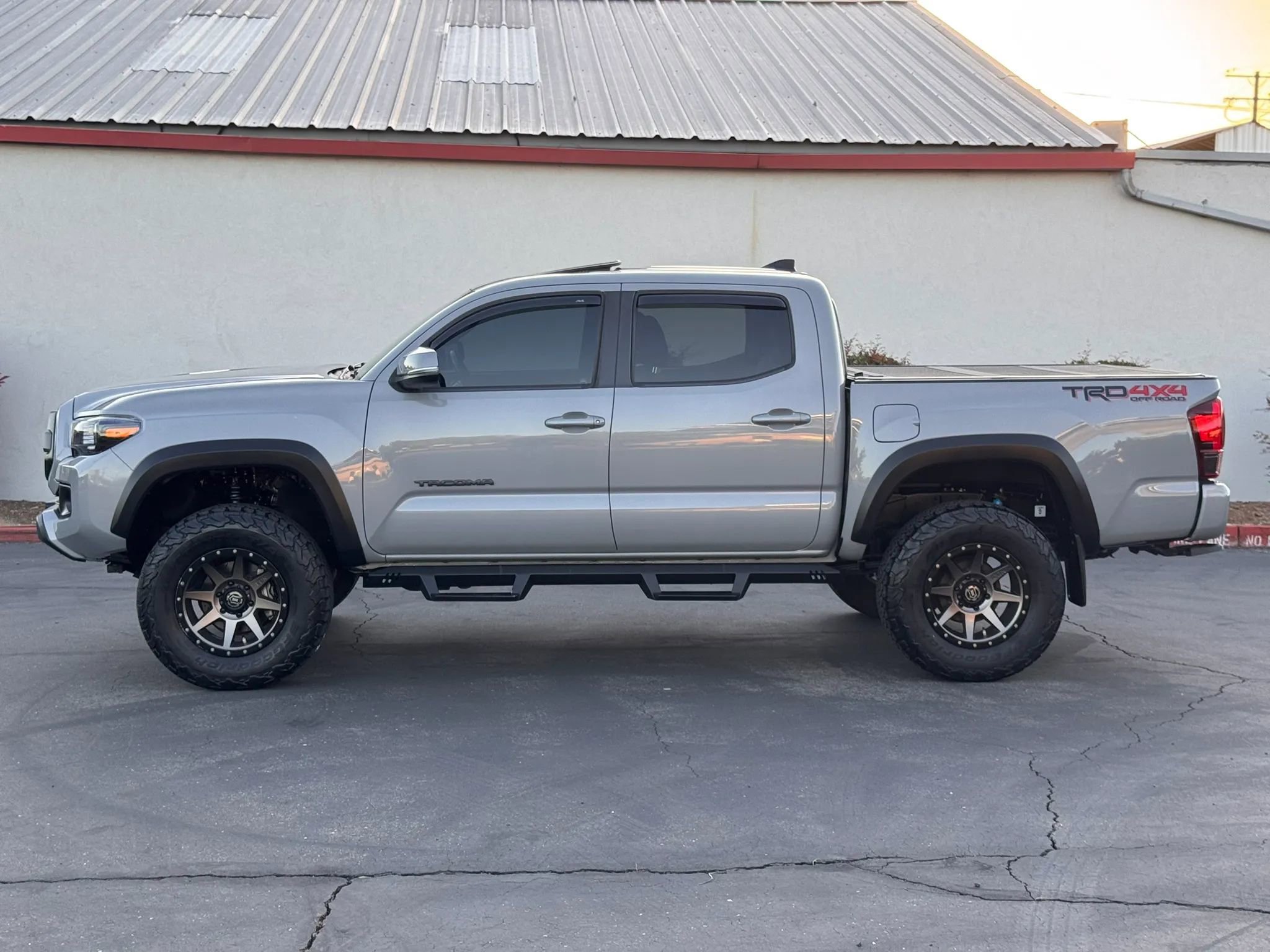 Used 2019 Toyota Tacoma TRD Off-Road AWD/4WD image 3