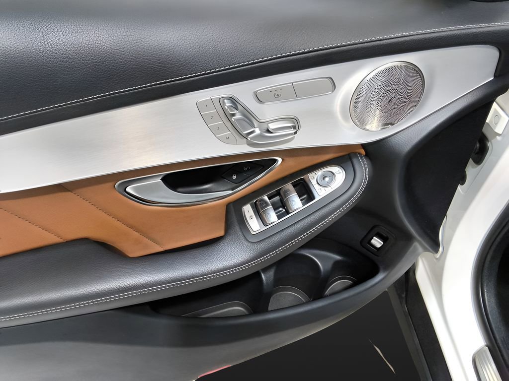 Used 2023 Mercedes-Benz GLC 300 4MATIC Coupe image 12