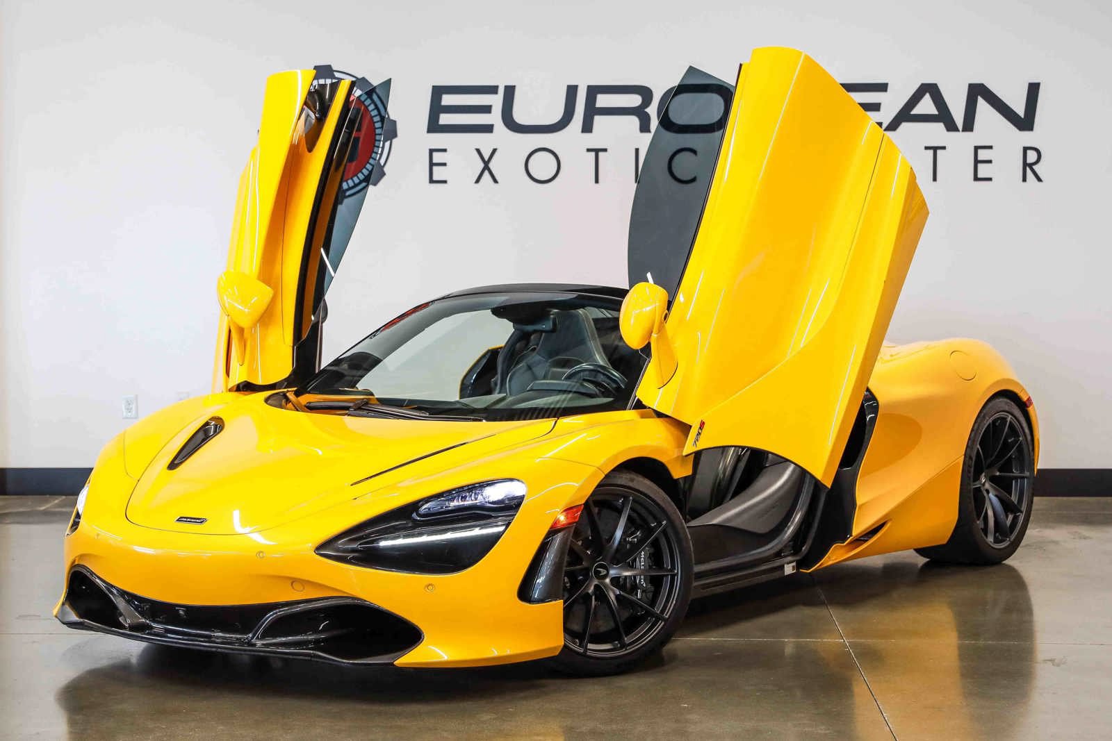 Used 2022 McLaren 720S Performance RWD image 9