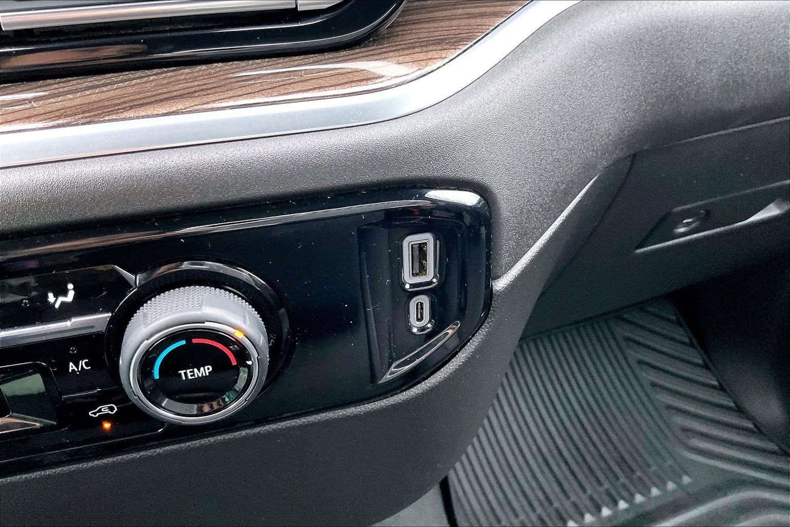 Used 2024 Chevrolet Silverado 2500 LT image 31