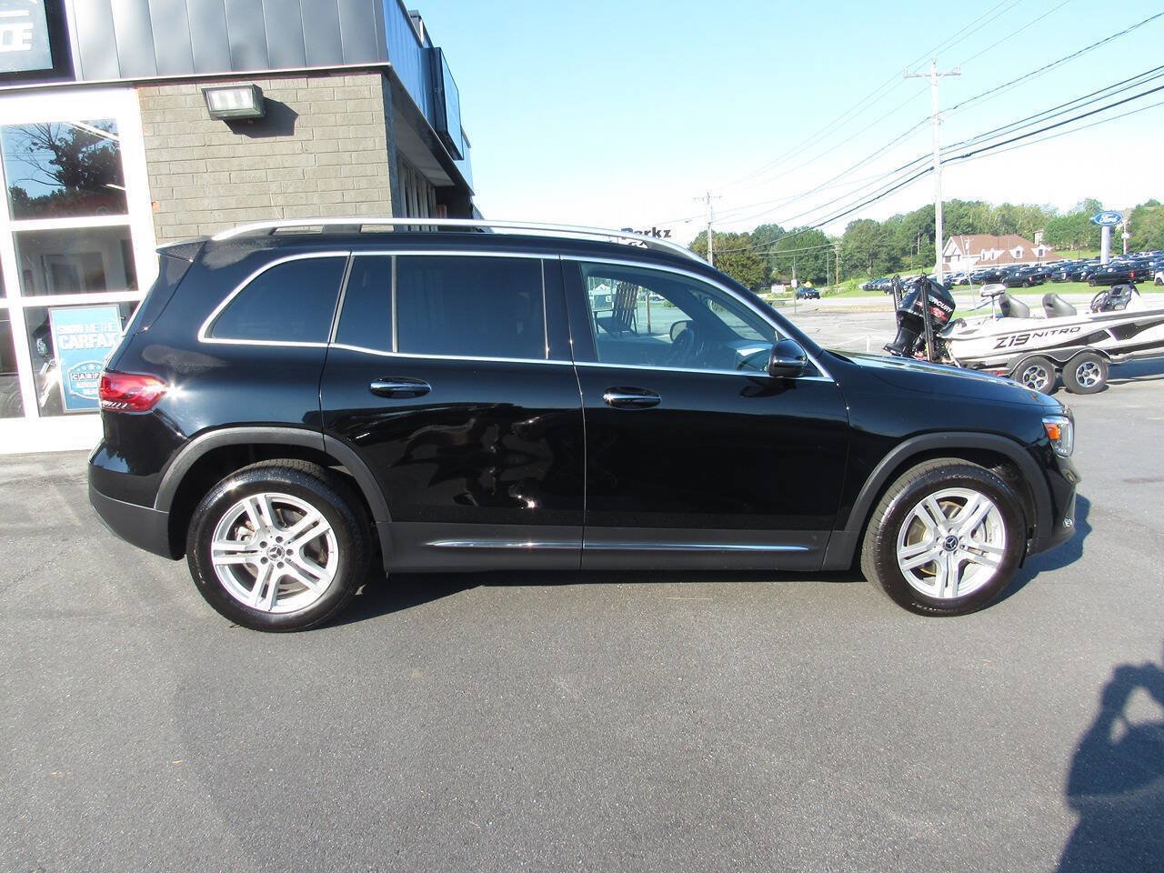 Used 2023 Mercedes-Benz GLB 250 4MATIC image 3