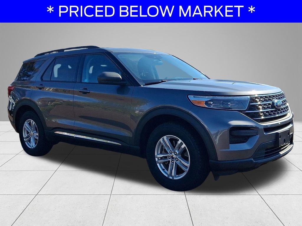 Used 2022 Ford Explorer XLT image 3