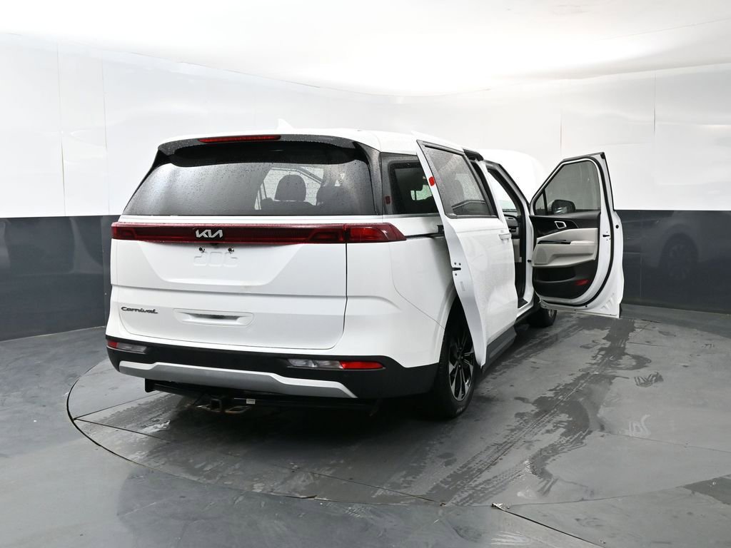 Used 2022 Kia Carnival EX FWD image 19