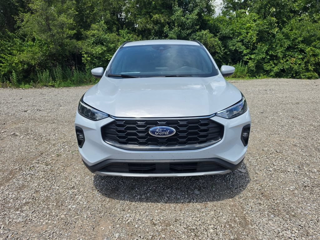Used 2025 Ford Escape ST-Line Select AWD/4WD image 2