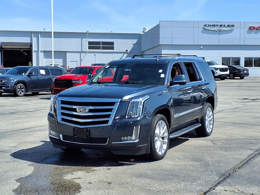 Used 2019 Cadillac Escalade Luxury AWD/4WD image 2