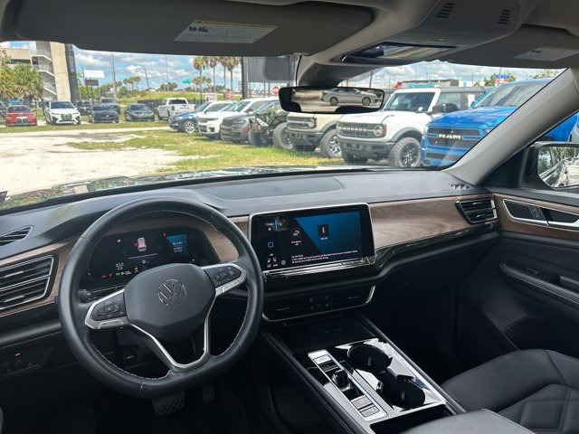 Used 2025 Volkswagen Atlas SE AWD/4WD image 15