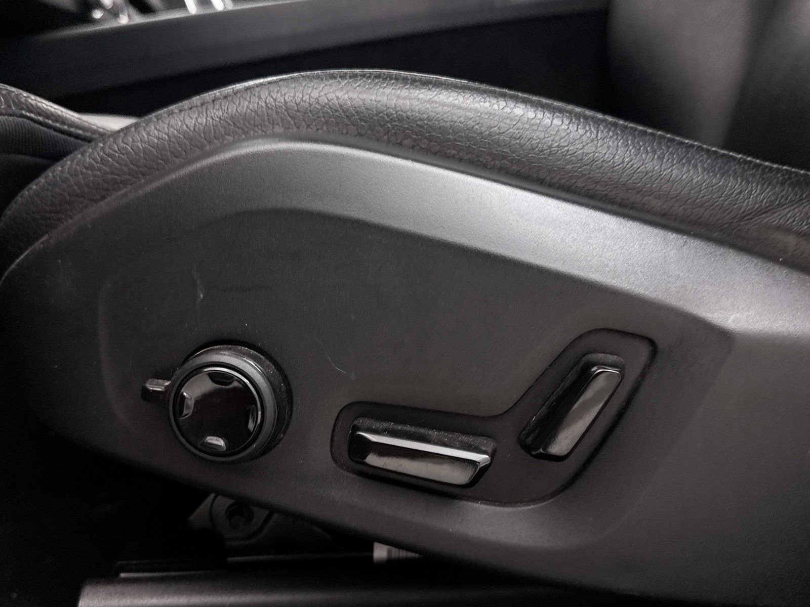 Used 2019 Volvo XC60 T8 Inscription w/ Advanced Package image 26