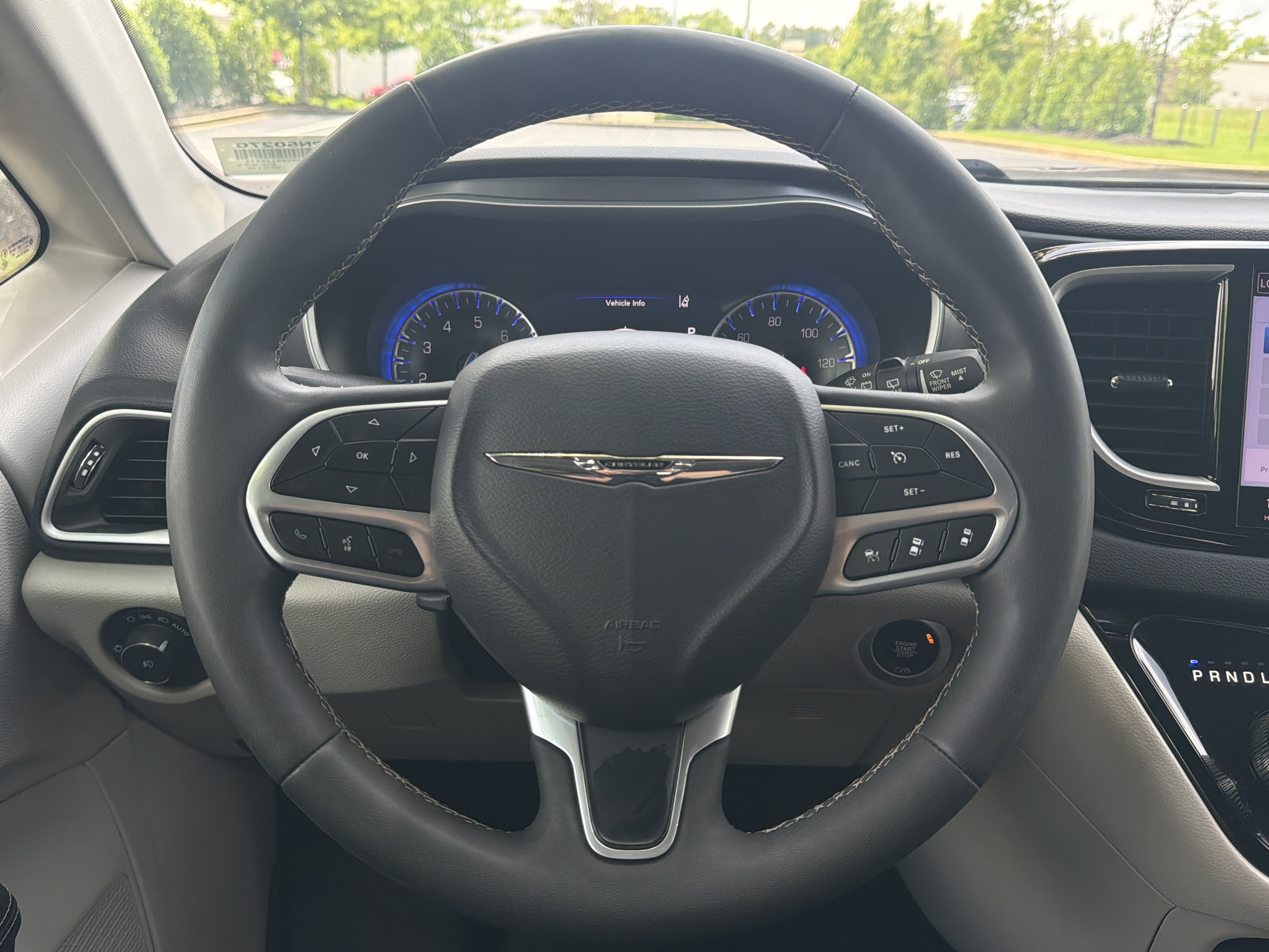 Used 2024 Chrysler Pacifica Touring-L FWD image 17