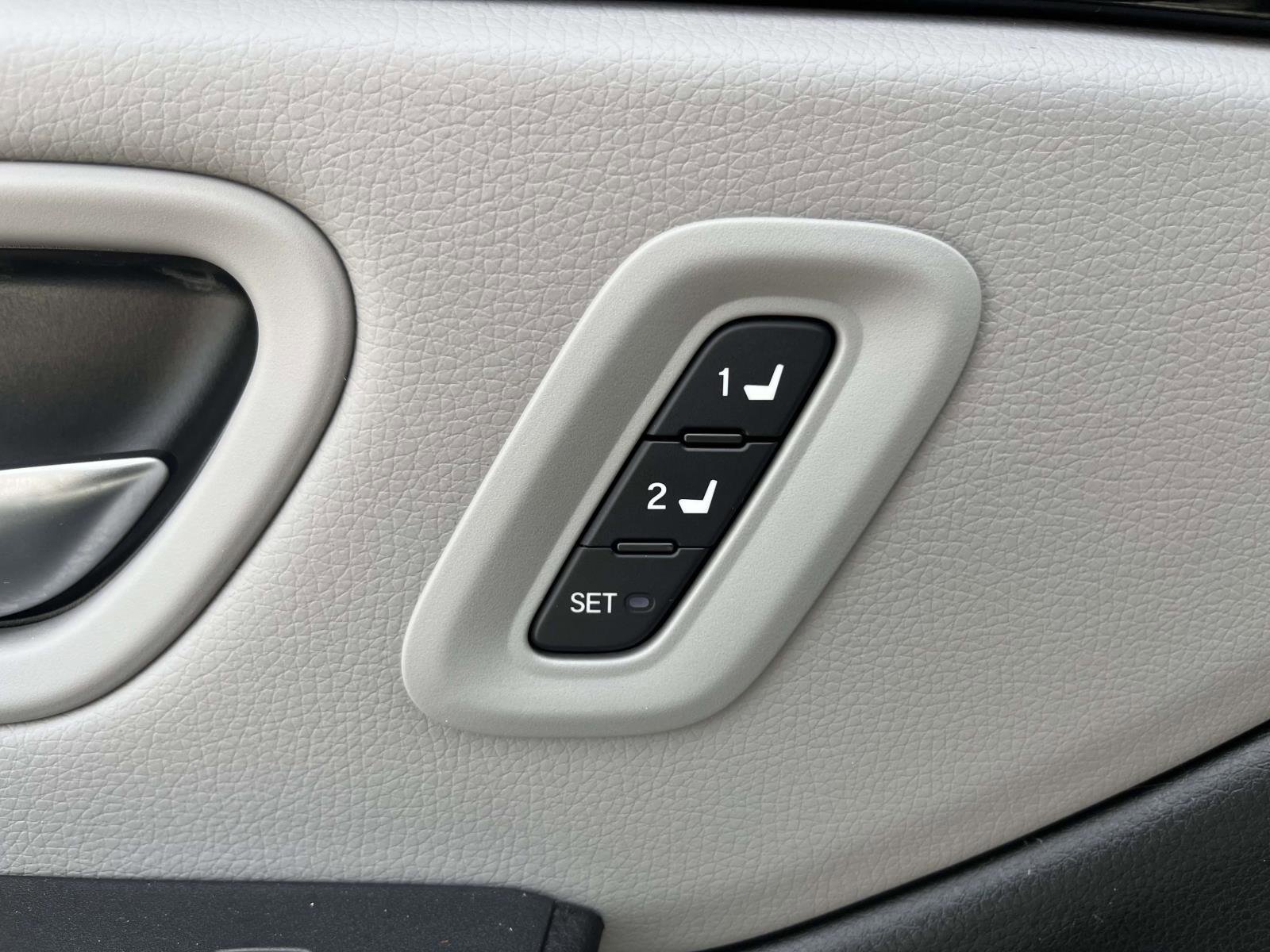 Used 2025 Honda Pilot Touring image 14