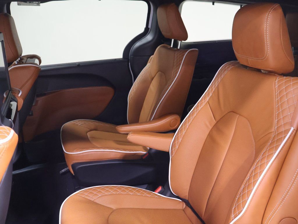 New 2026 Chrysler Pacifica Pinnacle w/ Trailer Tow Group image 14