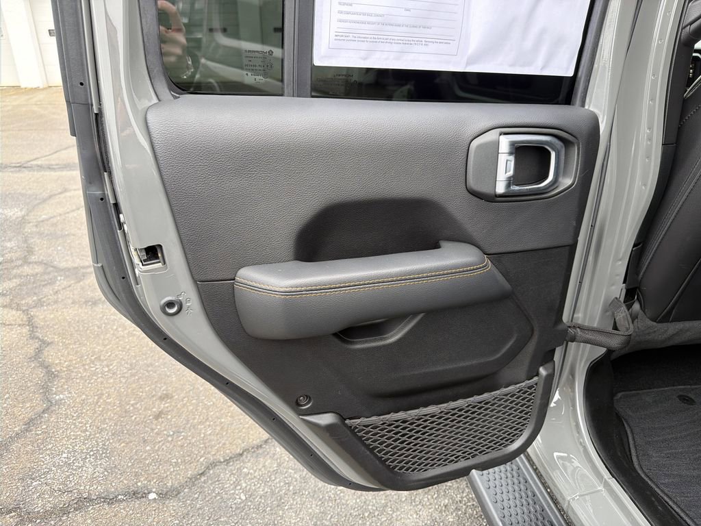 Used 2022 Jeep Wrangler Unlimited Sahara AWD/4WD image 13