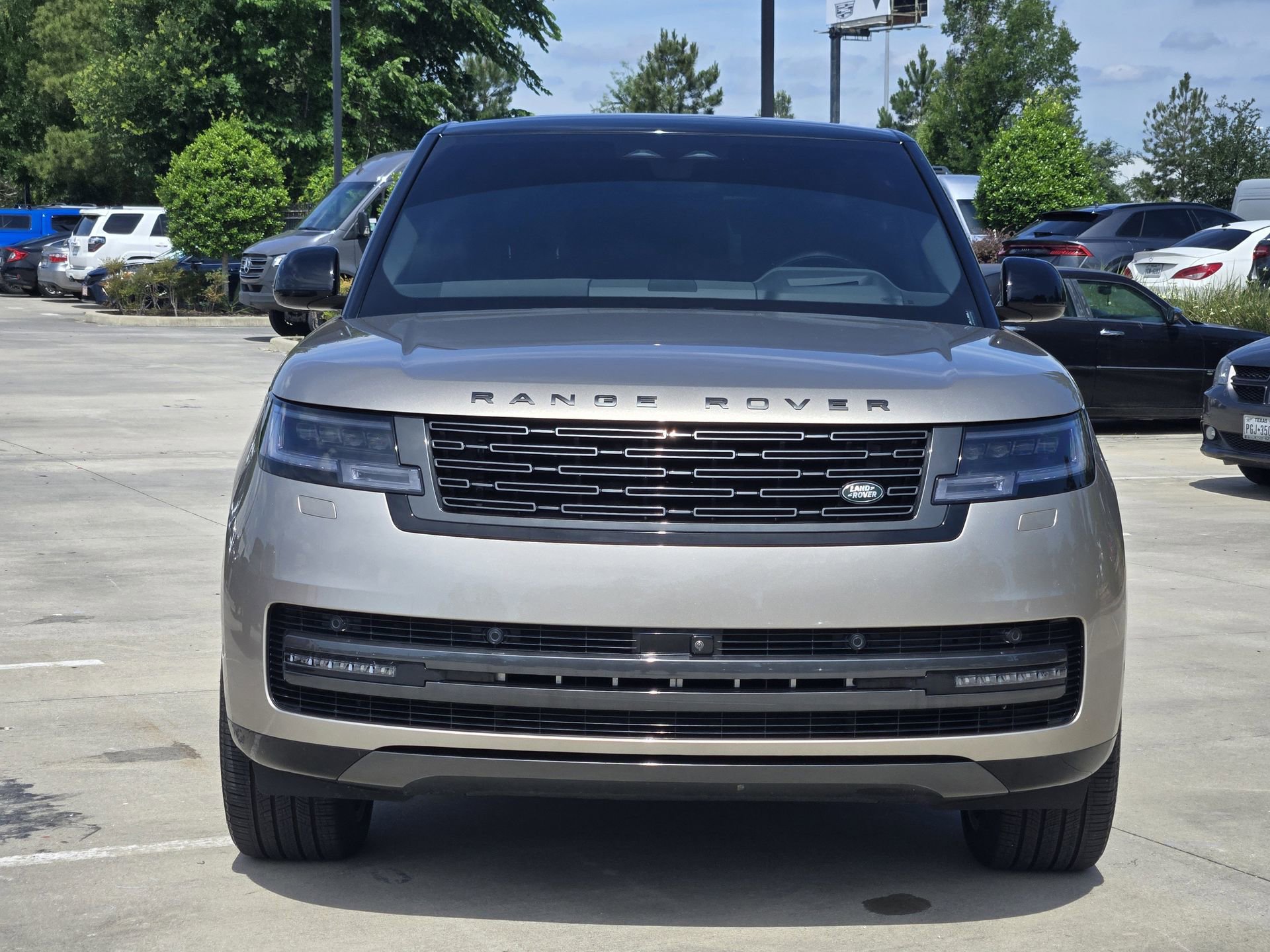 Used 2025 Land Rover Range Rover SE AWD/4WD image 4