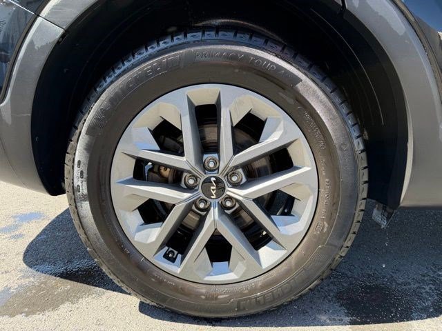 Used 2023 Kia Telluride LX image 23