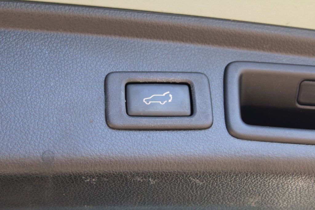 Used 2017 Subaru Forester 2.5i Limited image 12