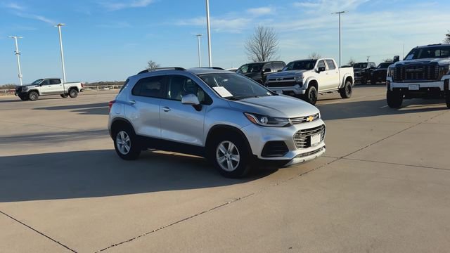 Certified 2021 Chevrolet Trax LT w/ LT Convenience Package image 2
