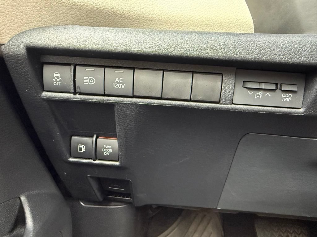 Used 2022 Toyota Sienna Limited AWD/4WD image 12