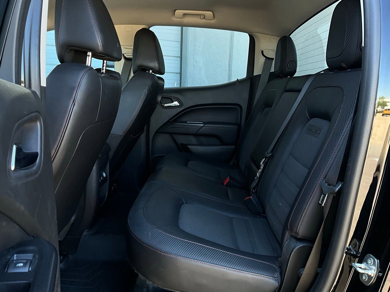 Used 2015 GMC Canyon SLE w/ All-Terrain Package image 12