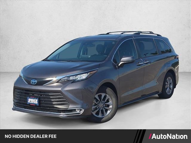 Used 2022 Toyota Sienna XLE FWD image 1