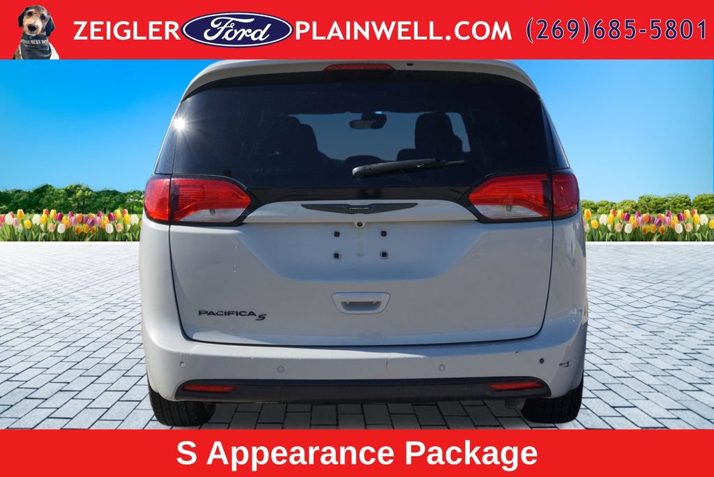 Used 2020 Chrysler Pacifica Touring w/ Advanced Safetytec Group FWD image 4
