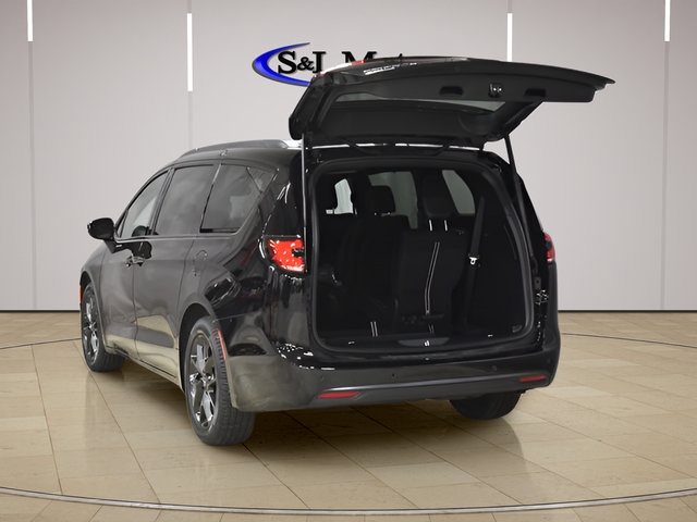New 2026 Chrysler Pacifica Select w/ S Appearance Package FWD image 10