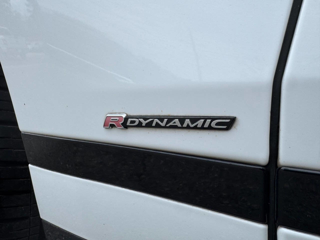 Used 2018 Land Rover Range Rover Velar R-Dynamic HSE image 32