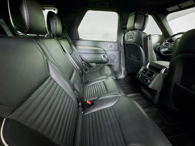 Used 2023 Land Rover Discovery Metropolitan Edition AWD/4WD image 24