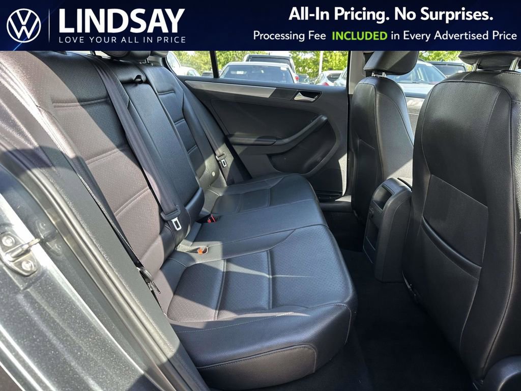 Used 2017 Volkswagen Jetta SE FWD image 13