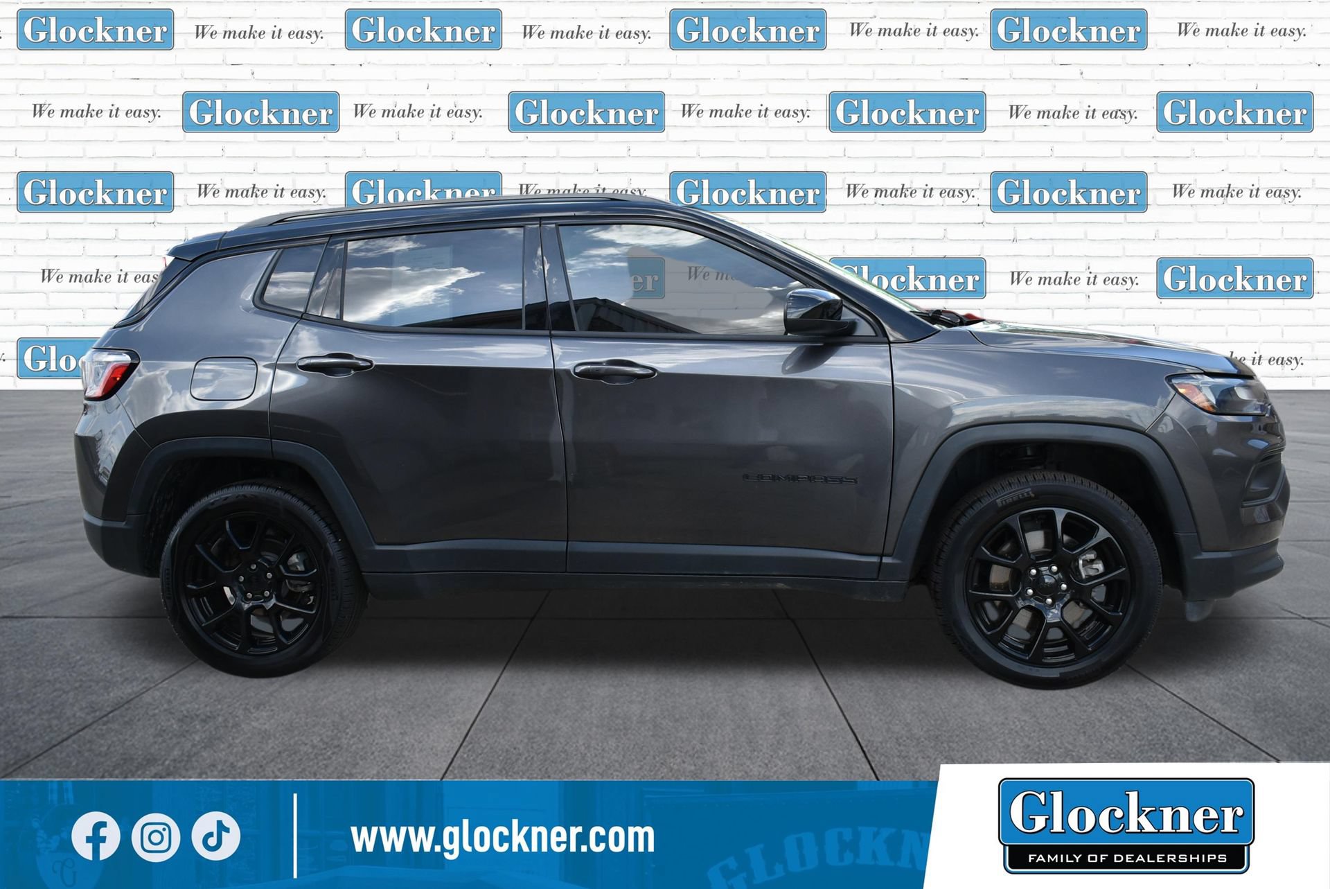 Used 2023 Jeep Compass Latitude w/ Sun and Sound Group AWD/4WD image 4