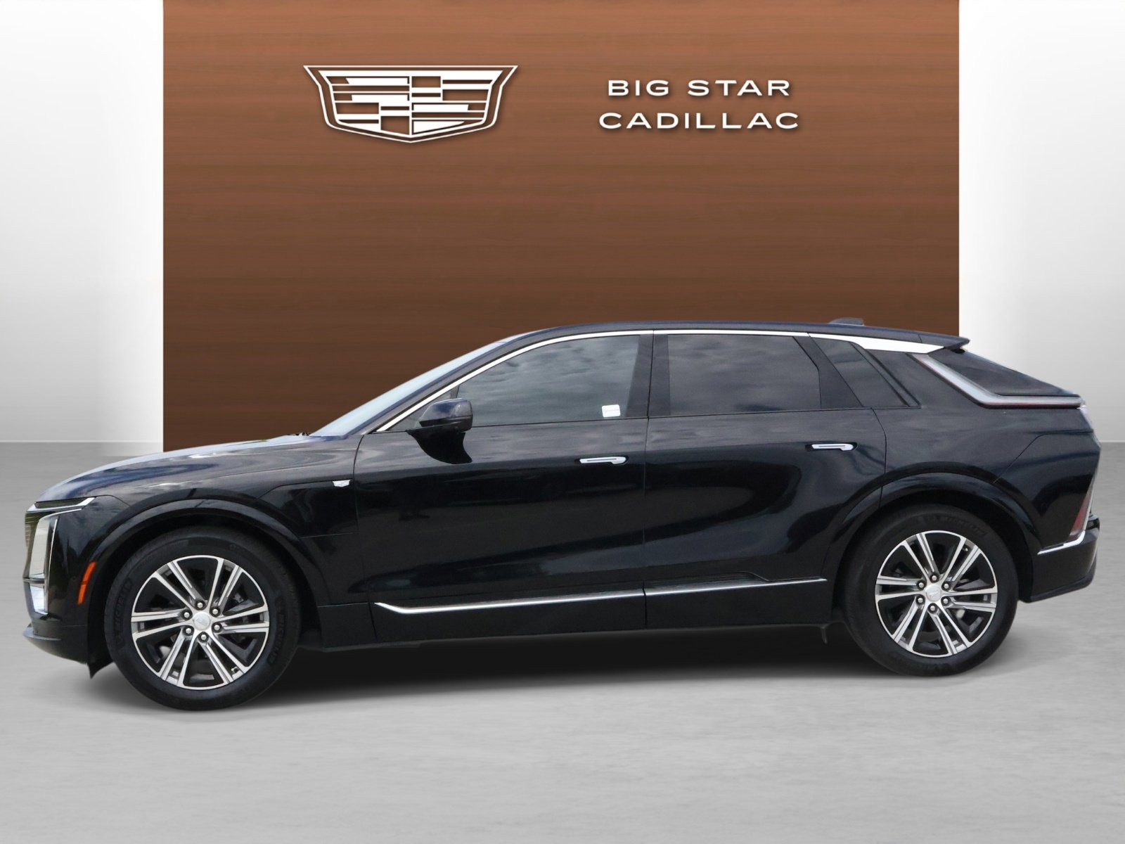 Certified 2024 Cadillac Lyriq Luxury RWD image 2