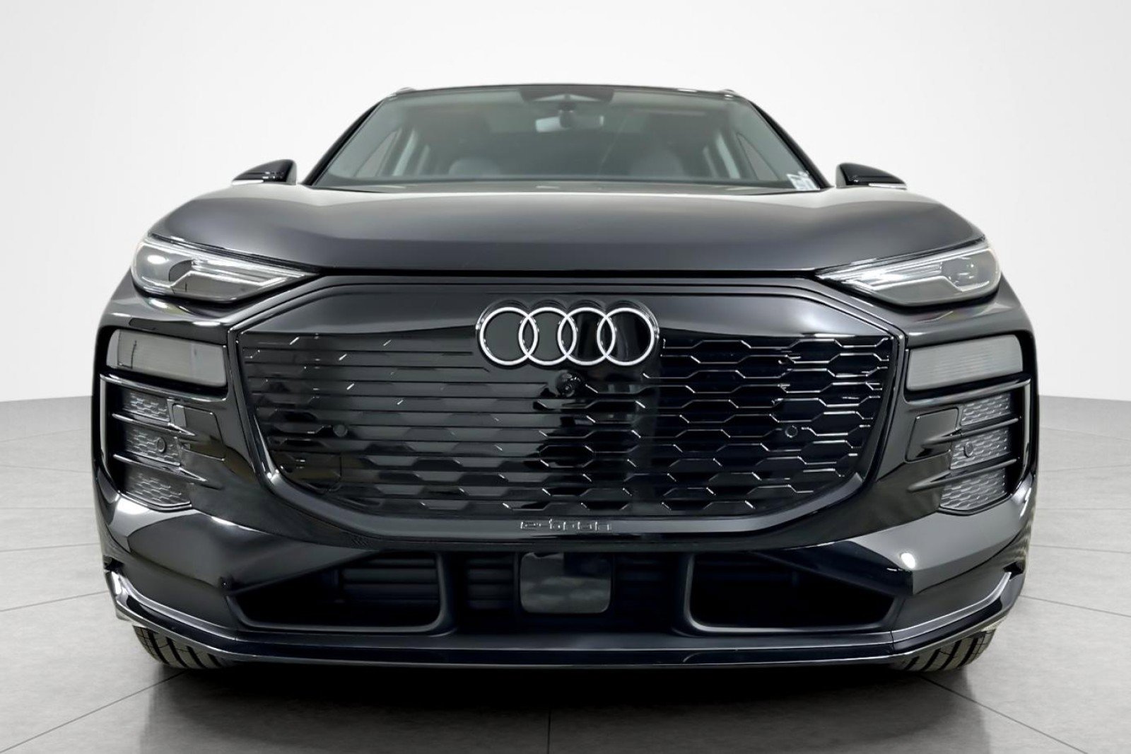 New 2025 Audi Q6 e-tron Premium AWD/4WD image 8
