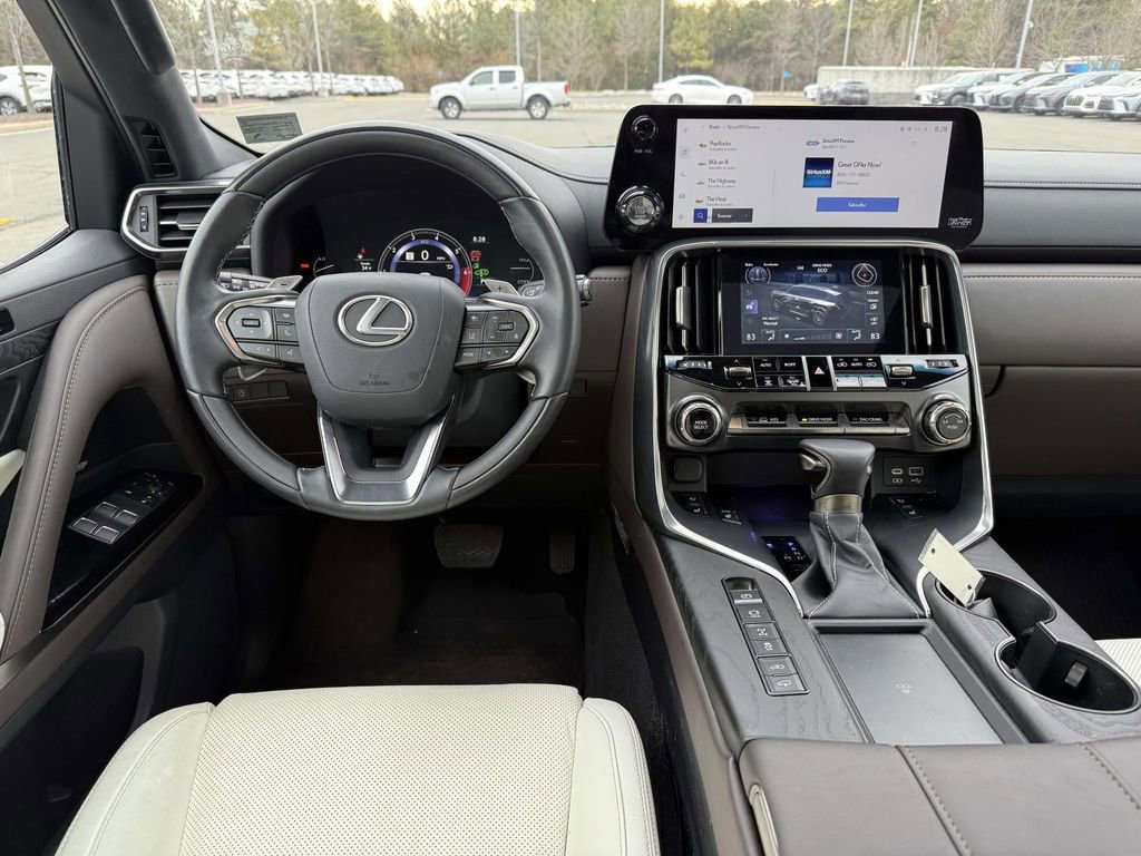 Used 2024 Lexus LX 600 4WD w/ Appearance Package image 10