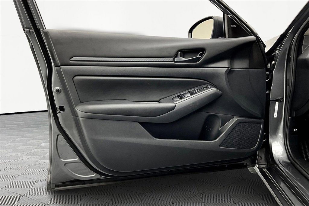 Used 2024 Nissan Altima 2.5 S image 23