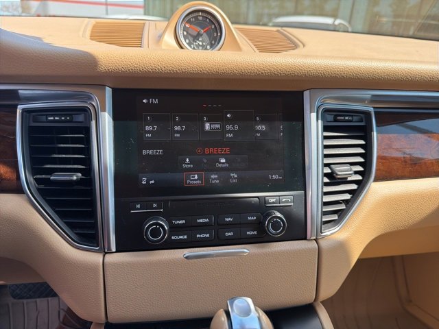 Used 2017 Porsche Macan Base image 8