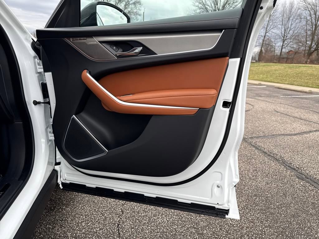 Used 2026 Jaguar F-PACE R-Dynamic S image 16