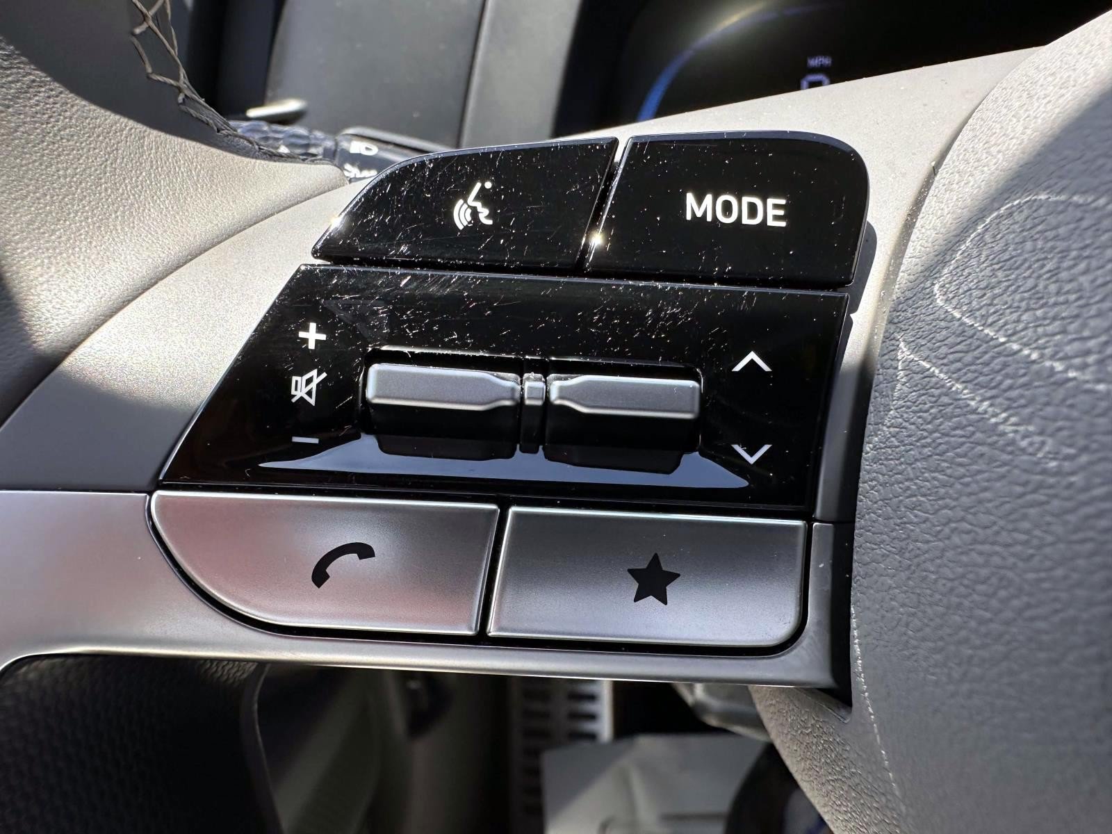 Used 2025 Hyundai Elantra Sport FWD image 17