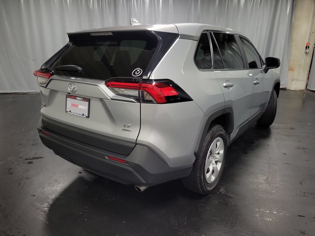 Used 2024 Toyota RAV4 LE AWD/4WD image 8