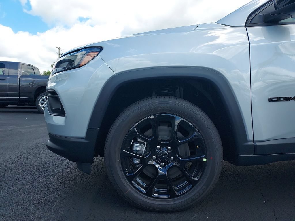 New 2026 Jeep Compass Latitude AWD/4WD image 16