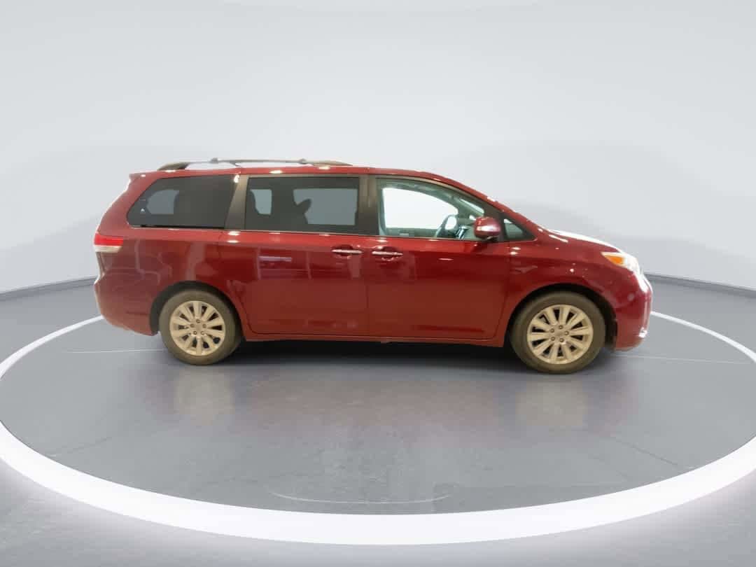 Used 2014 Toyota Sienna Limited AWD/4WD image 9