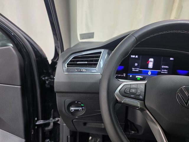 Certified 2023 Volkswagen Tiguan SE w/ Panoramic Sunroof Package image 16