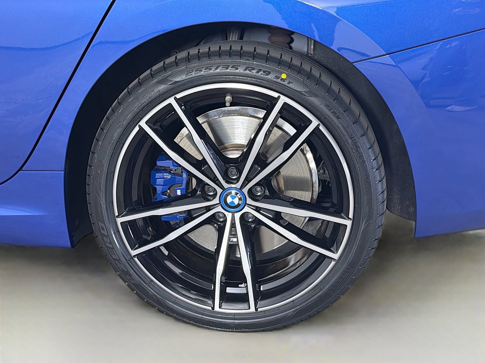 Used 2023 BMW 330e w/ M Sport Package RWD image 32
