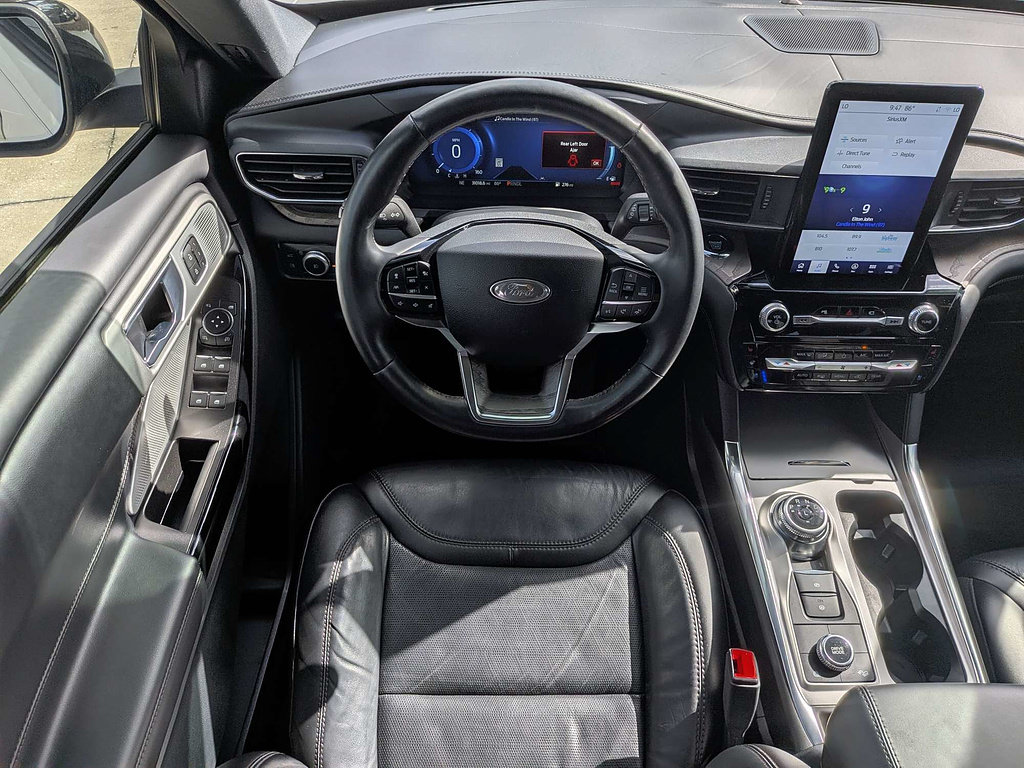 Used 2022 Ford Explorer Platinum w/ Technology Package AWD/4WD image 18