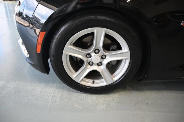 Used 2016 Chevrolet Camaro LT RWD image 32